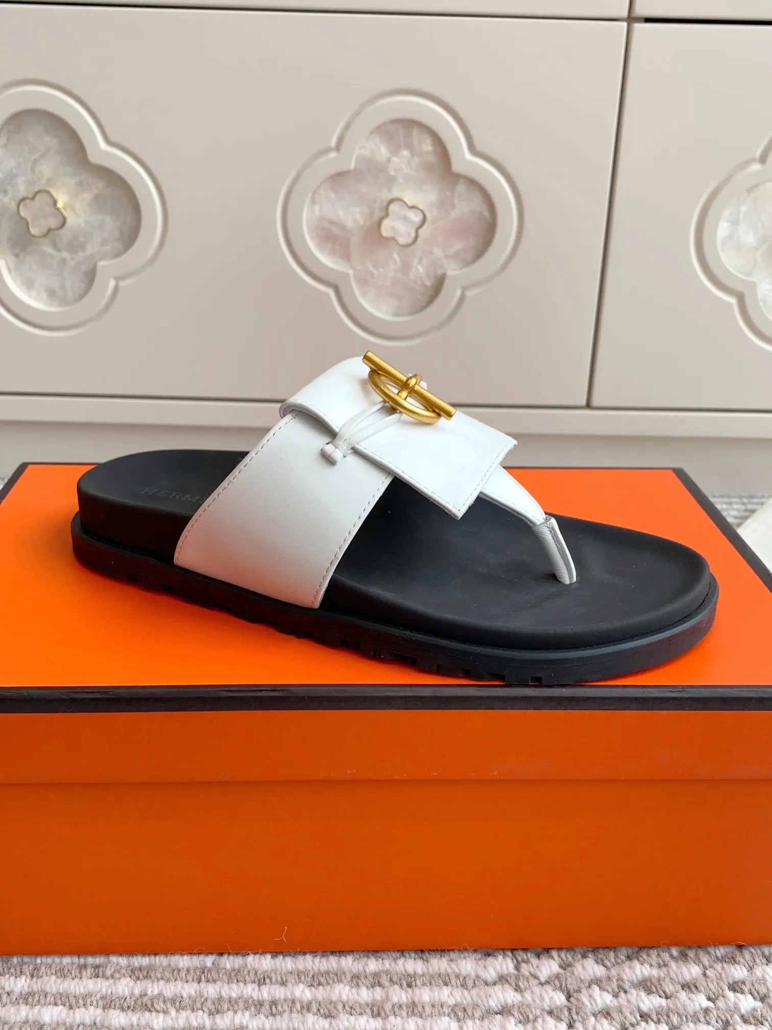 👟👟Ex-factory price 480👟👟 Hermes 〰️H chypre series Kelly buckle slippers Quality Upper: imported calfskin/palmprint cowhide/imported cowhide Foot pads imported silk cowhide, original molded outsole Female size: 35-42